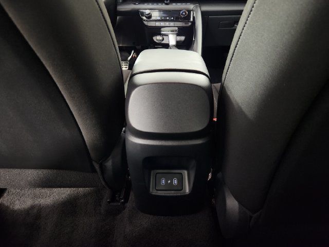 Certified 2025 Hyundai Elantra SEL FWD image 17