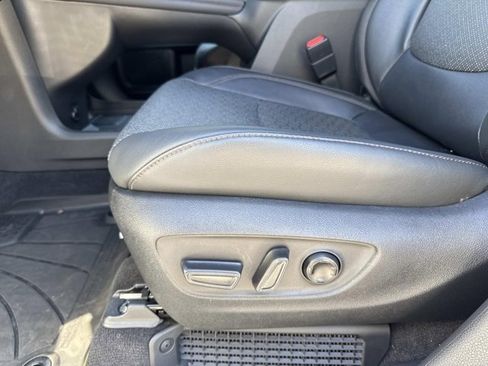 New 2025 Toyota Sienna Platinum image 10