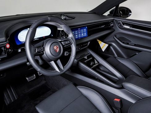 New 2025 Porsche Macan 4S Electric image 4