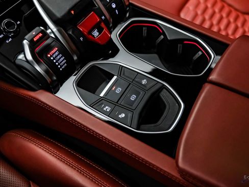 Used 2022 Lamborghini Urus image 62