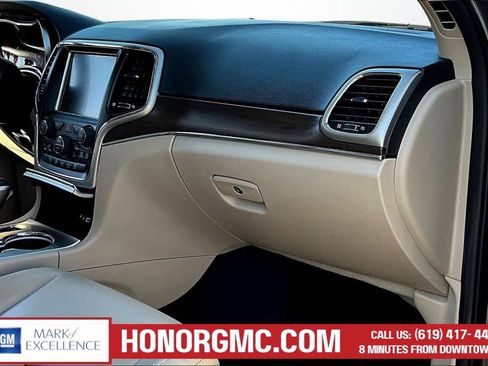 Used 2017 Jeep Grand Cherokee Limited image 26