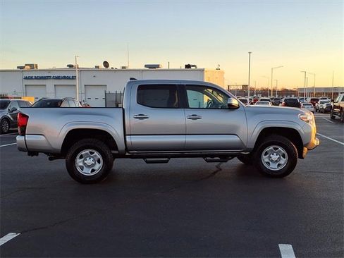 Used 2019 Toyota Tacoma SR image 28