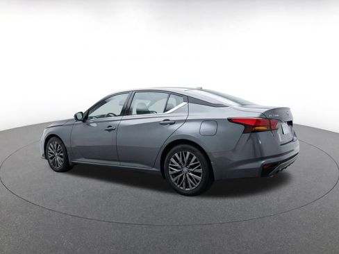 Used 2025 Nissan Altima 2.5 SV FWD image 7