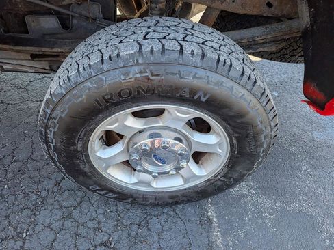 Used 2016 Ford F250 XL w/ Power Equipment Group AWD/4WD image 40