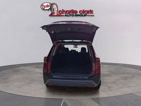 Used 2023 Nissan Rogue SV image 5