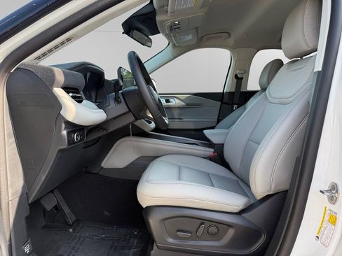 New 2026 Ford Explorer Active w/ Active Comfort Package RWD image 9