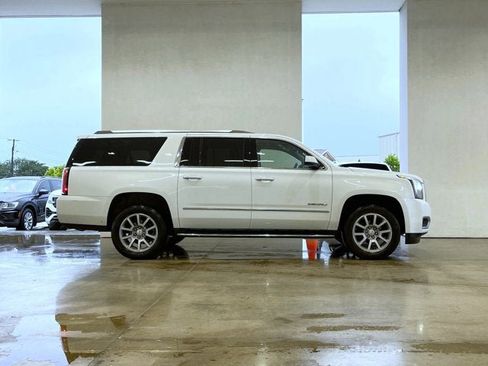 Used 2020 GMC Yukon XL Denali RWD image 7