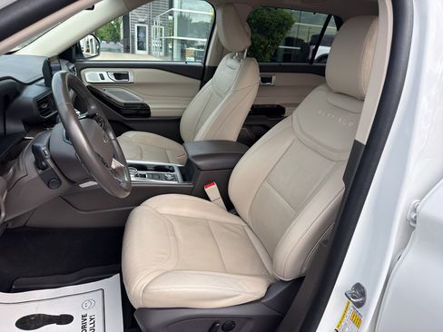 Used 2023 Ford Explorer Platinum w/ Technology Package AWD/4WD image 15