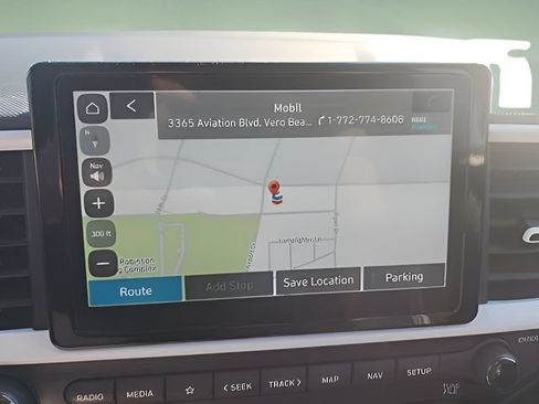 Used 2024 Hyundai Venue Limited FWD image 28