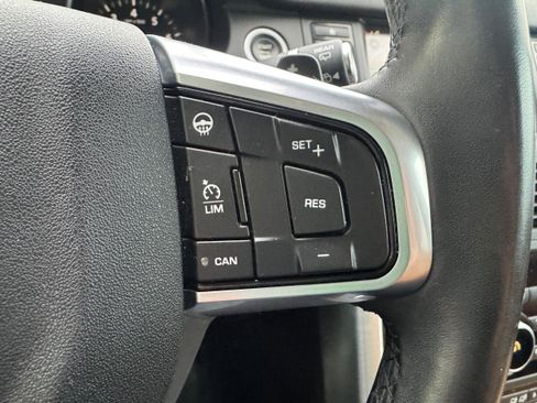 Used 2019 Land Rover Discovery Sport HSE Luxury image 16