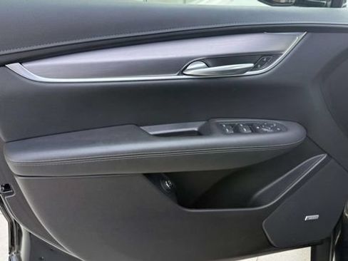 Certified 2024 Cadillac XT5 Luxury w/ LPO, Floor Liner Package AWD/4WD image 43