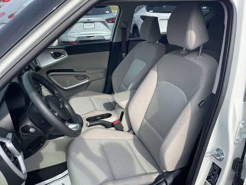 Certified 2025 Kia Soul LX w/ LX Technology Package FWD image 11