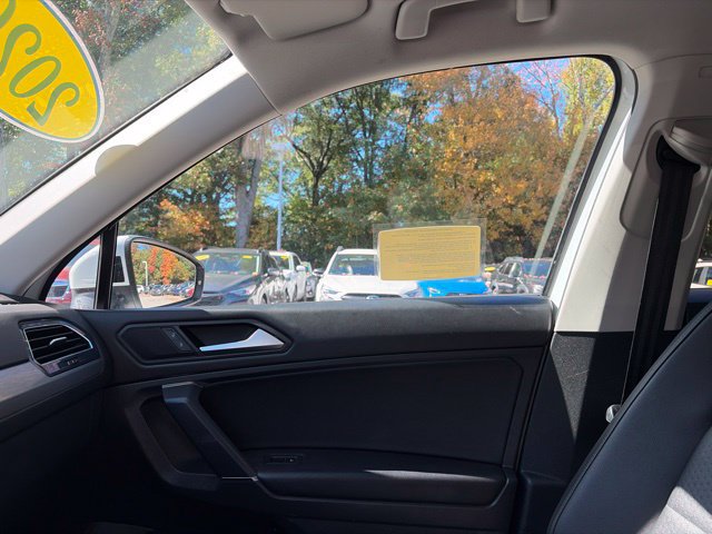 Used 2020 Volkswagen Tiguan SE w/ Panoramic Sunroof Package AWD/4WD image 33