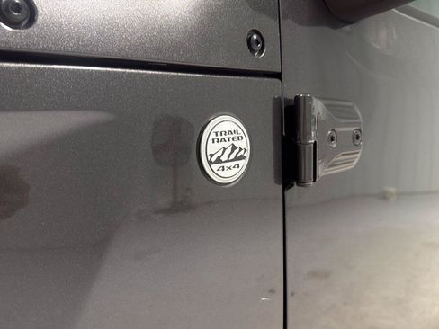 Used 2018 Jeep Wrangler Unlimited Sport S AWD/4WD image 23