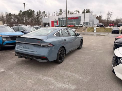 New 2026 Nissan Sentra SR w/ Floor Mat Package image 4
