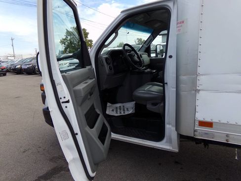 Used 2017 Ford E-450 and Econoline 450 Super Duty w/ Power Windows & Locks Group image 17