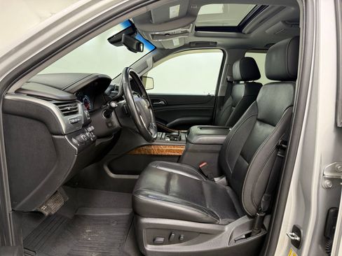 Used 2019 Chevrolet Suburban Premier AWD/4WD image 16
