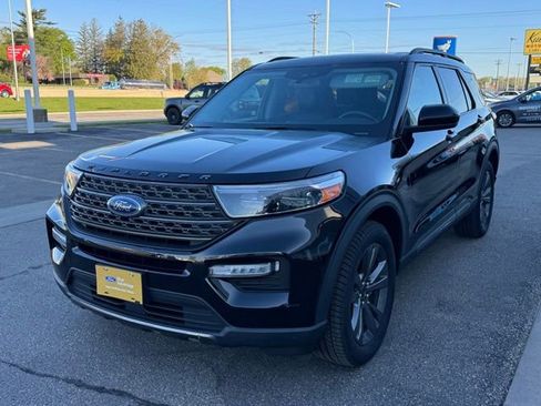 Certified 2022 Ford Explorer XLT w/ Equipment Group 202A AWD/4WD image 38