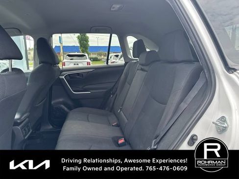 Used 2021 Toyota RAV4 LE AWD/4WD image 11
