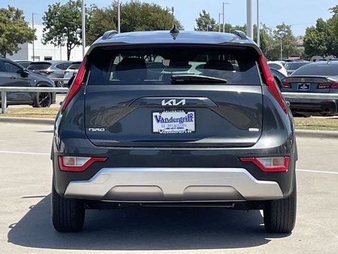 Used 2025 Kia Niro LX FWD image 5