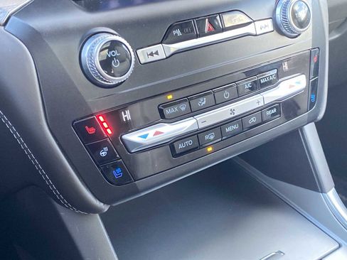 Used 2020 Ford Explorer Platinum w/ Premium Technology Package image 27