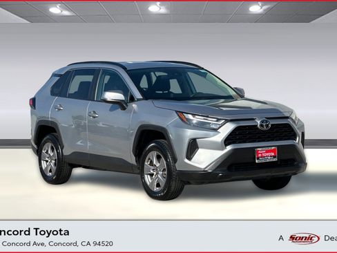 Used 2025 Toyota RAV4 XLE image 1