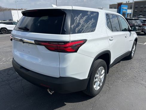 Used 2023 Chevrolet Traverse LS image 5