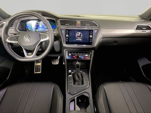 Used 2023 Volkswagen Tiguan SE image 16