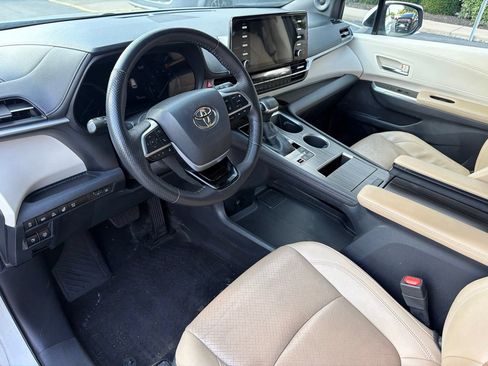 Used 2022 Toyota Sienna Limited AWD/4WD image 12