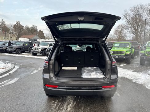 New 2025 Jeep Grand Cherokee Limited w/ Trailer Tow Package AWD/4WD image 39