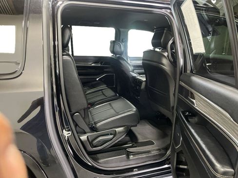 Used 2024 Jeep Wagoneer L Series II w/ Flexible Seating Group AWD/4WD image 18