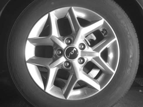 Used 2025 Kia Soul LX w/ LX Technology Package FWD image 17