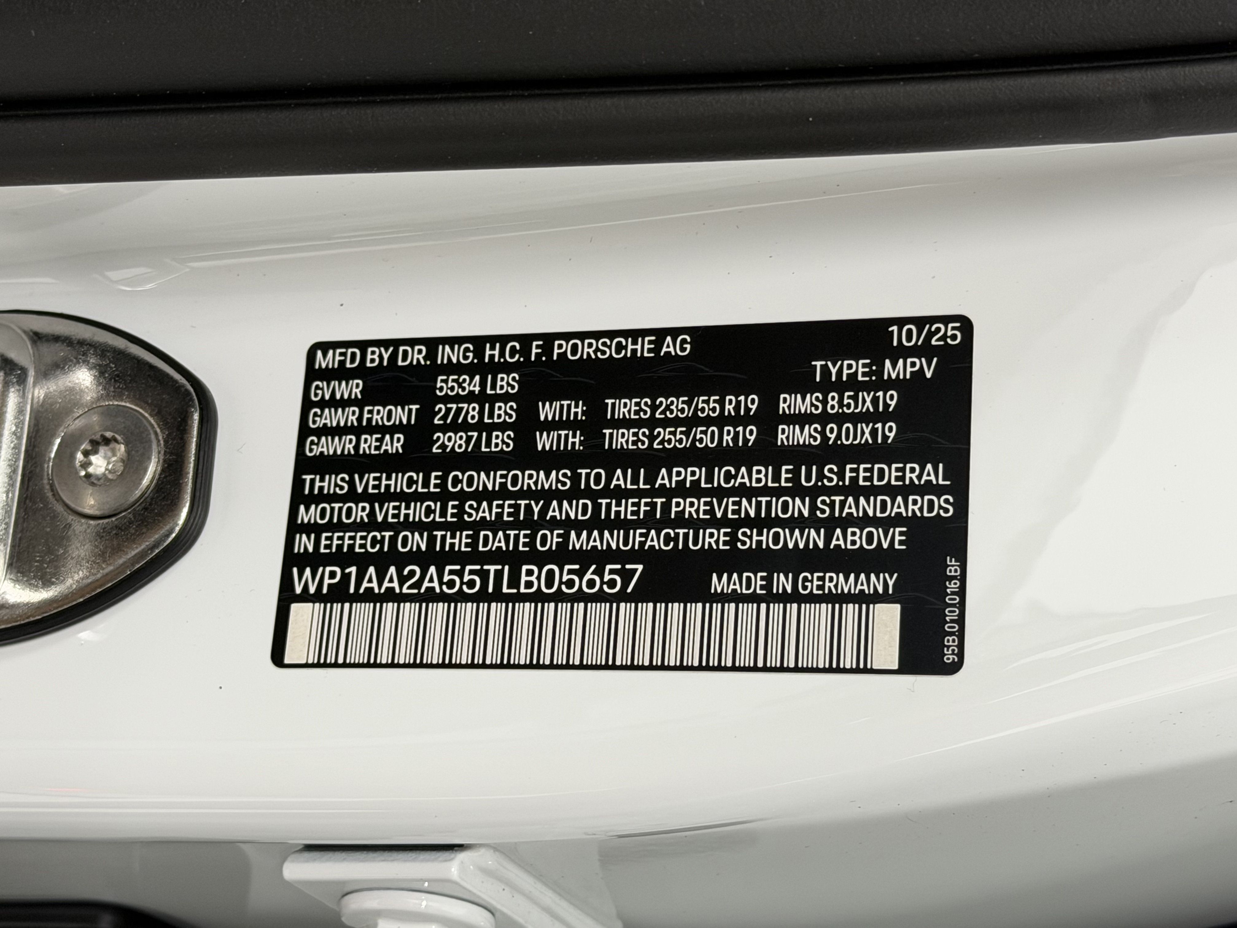 Certified 2026 Porsche Macan AWD/4WD image 56
