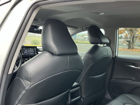 Used 2021 Toyota Camry SE image 15