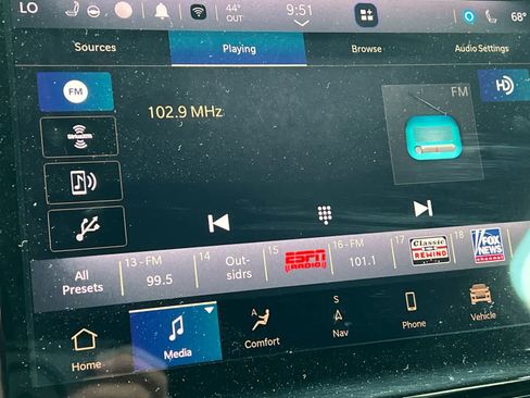 Used 2023 Jeep Grand Cherokee Overland w/ Luxury Tech Group IV image 17