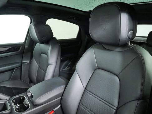 Certified 2023 Porsche Cayenne Coupe AWD/4WD image 5