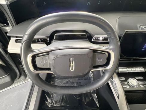 Used 2024 Lincoln Nautilus Reserve image 11