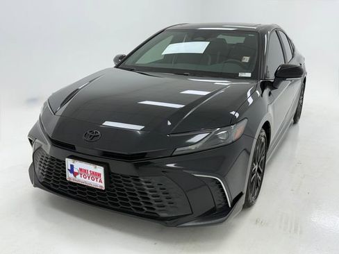 Used 2025 Toyota Camry SE w/ Multimedia Upgrade Package FWD image 4