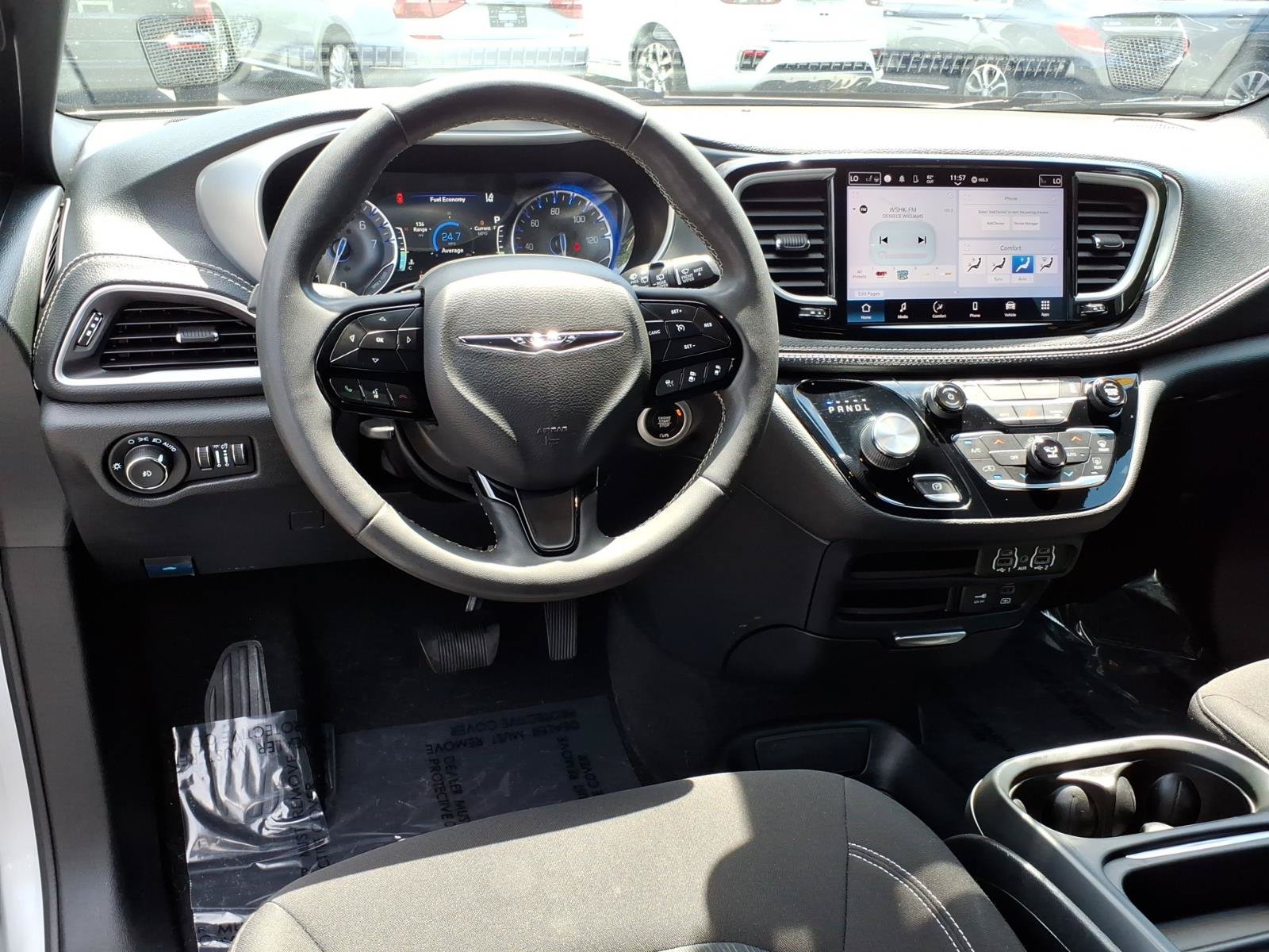 Used 2022 Chrysler Pacifica Touring FWD image 12