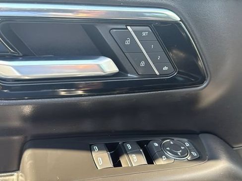 Used 2025 Chevrolet Tahoe Premier RWD image 12
