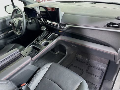 Certified 2025 Toyota Sienna XSE AWD/4WD image 36