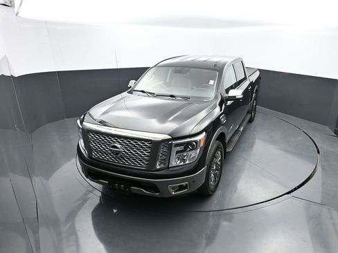Used 2017 Nissan Titan Platinum Reserve AWD/4WD image 19