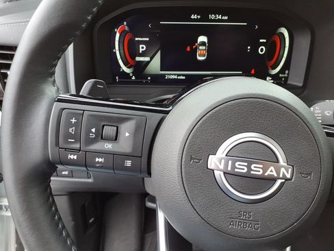 Certified 2024 Nissan Rogue SL w/ SL Premium Package FWD image 9