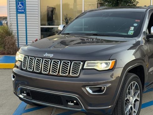 Used 2020 Jeep Grand Cherokee Overland image 2