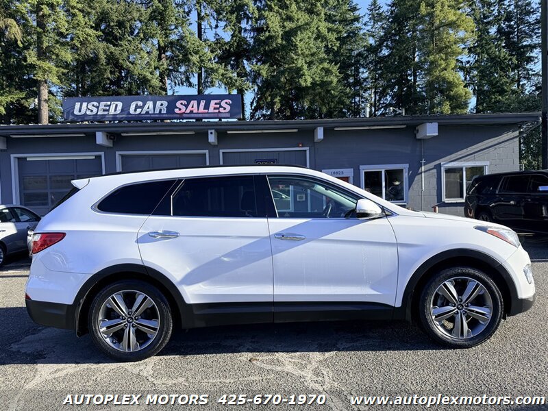 Used 2016 Hyundai Santa Fe SE w/ Option Group 03 AWD/4WD image 4