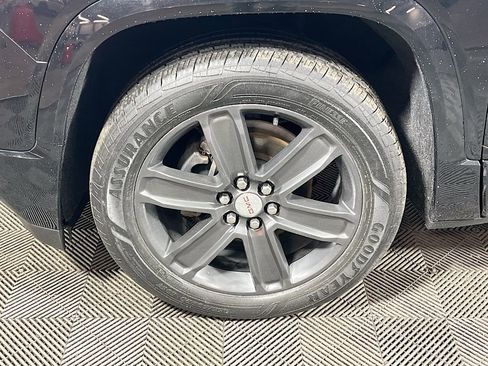 Used 2019 GMC Acadia Denali AWD/4WD image 29