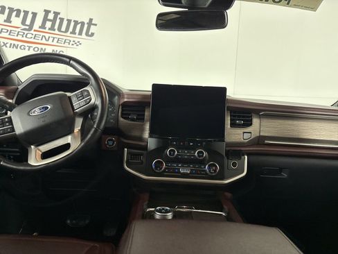Used 2024 Ford Expedition Limited image 26