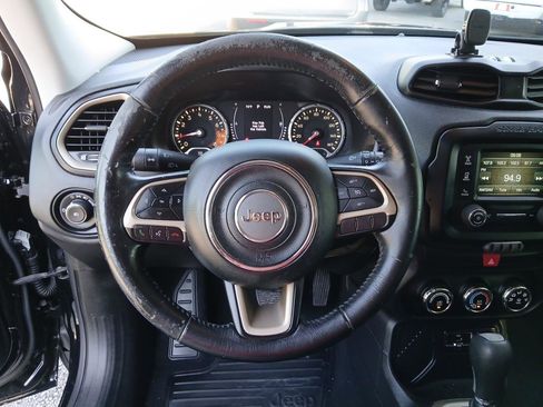 Used 2017 Jeep Renegade Latitude FWD image 21