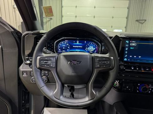 Used 2025 Chevrolet Silverado 2500 ZR2 w/ Technology Package image 13