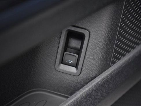 New 2025 Volkswagen ID. Buzz Pro S image 10